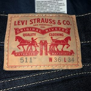Dark Wash Levi’s Slim Jeans 36W - 34L